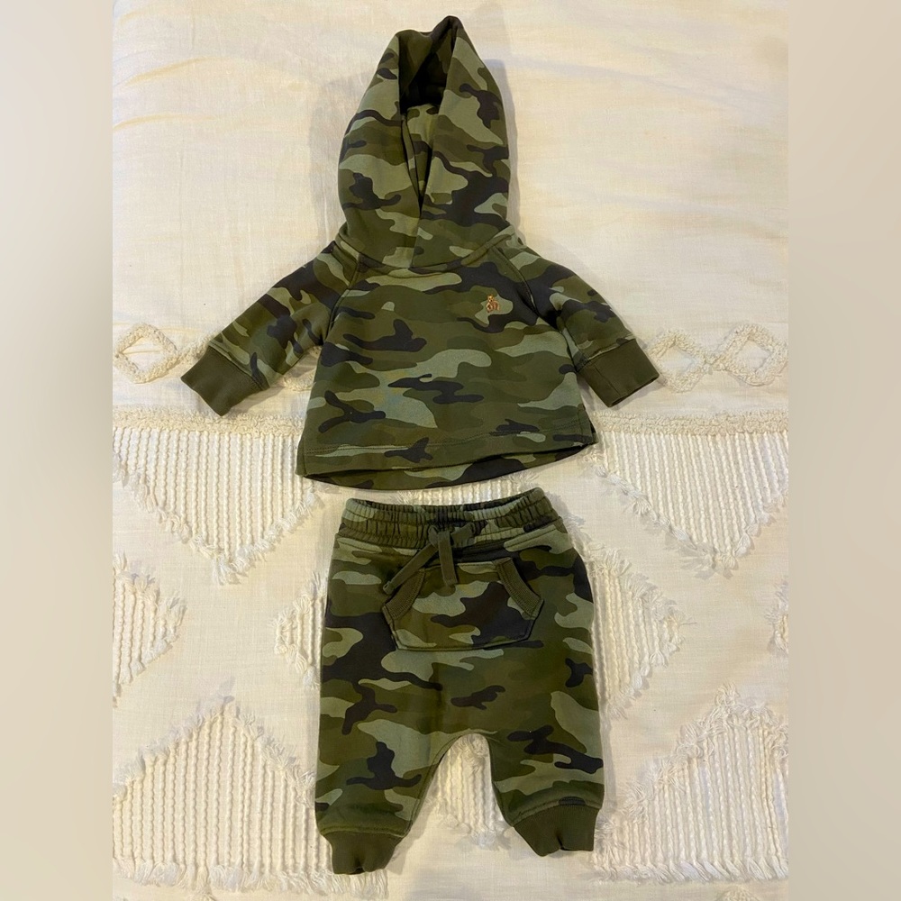 Baby gap camo outfit